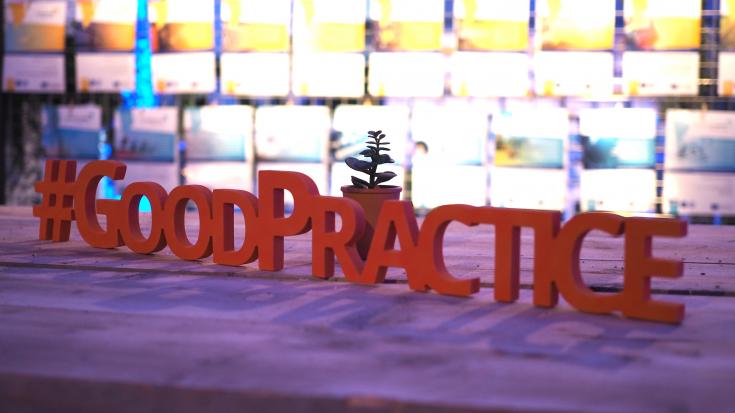 Good practice hashtag in wood Good practice hashtag in wood